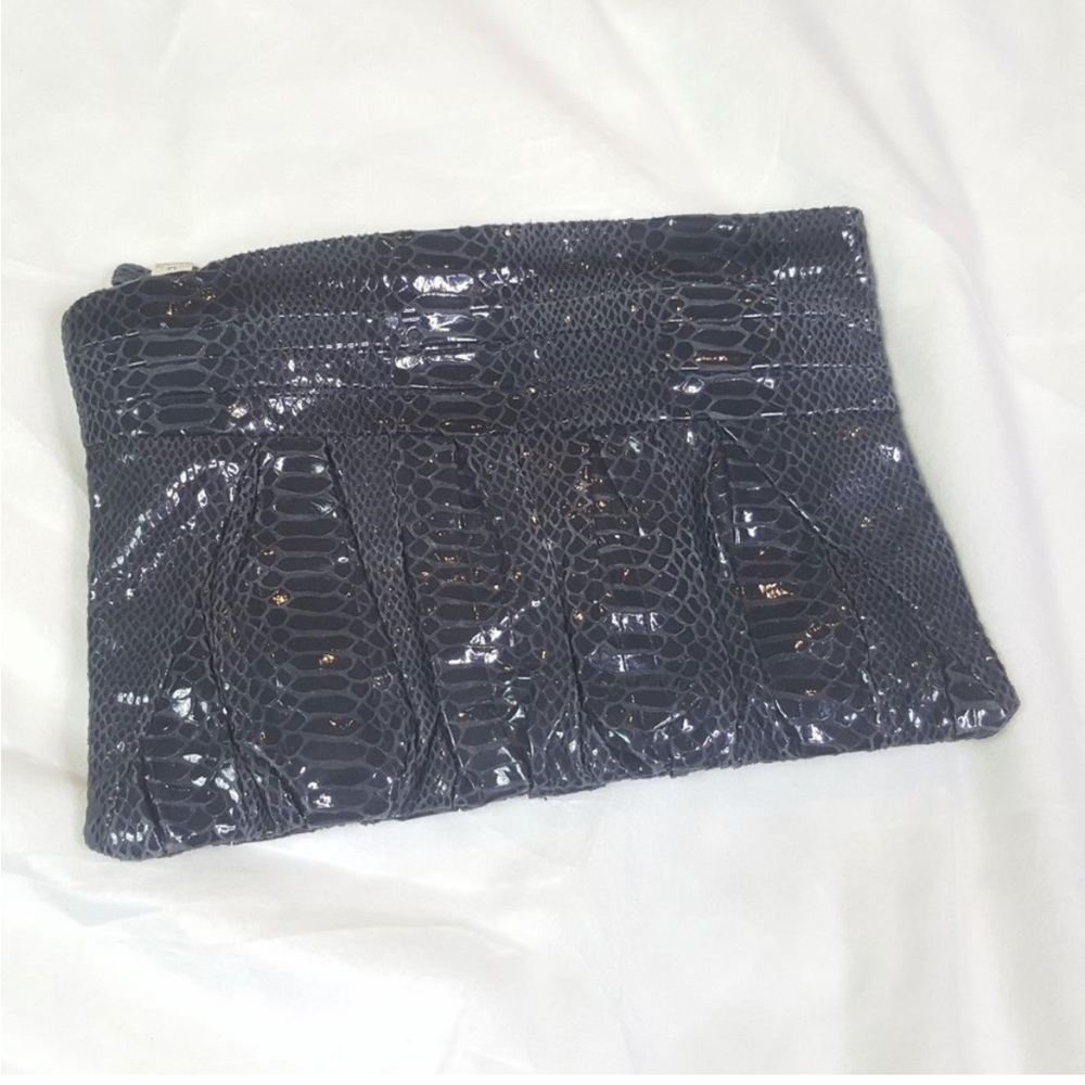 * 80’s VINTAGE LIZ CLAIBORNE Snake Print Leather Oversized Clutch. - Picture 2 of 7